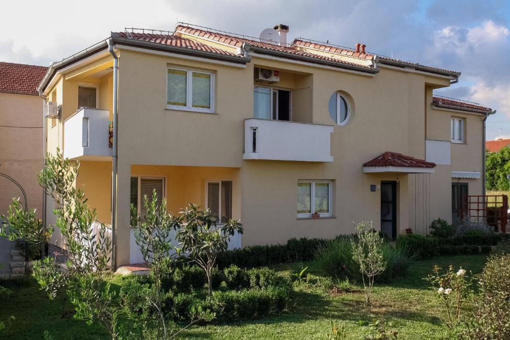 Apartments Emma Biograd Na Moru Exterior photo