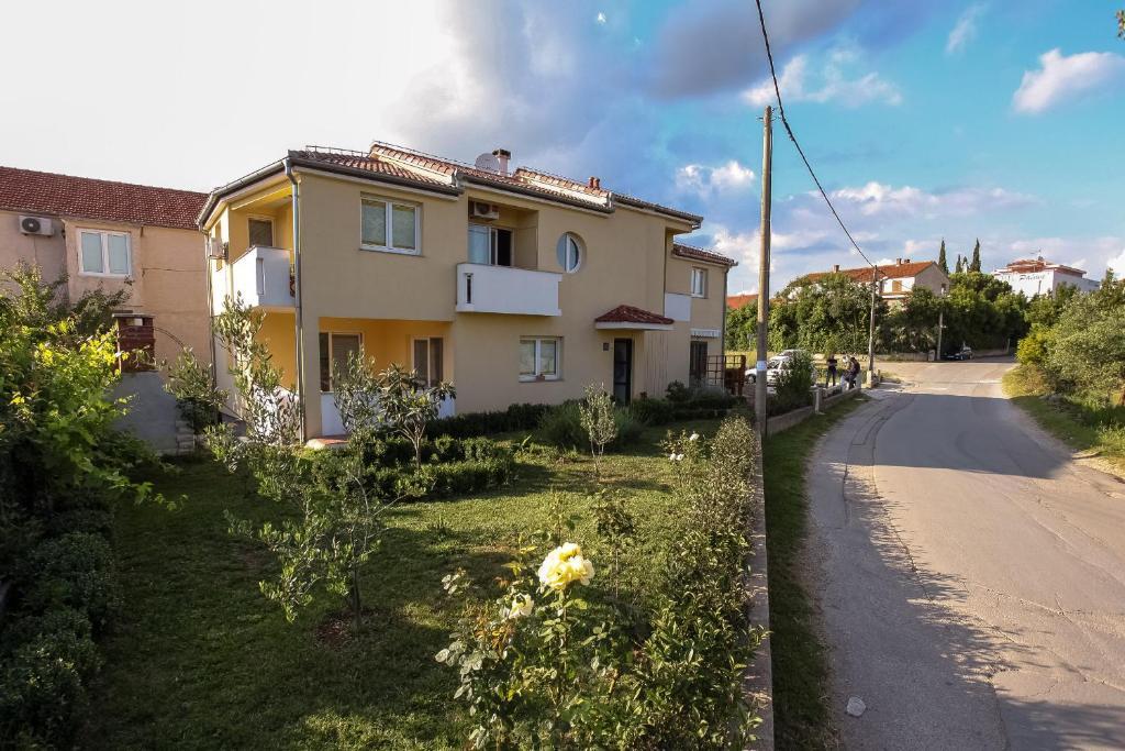 Apartments Emma Biograd Na Moru Exterior photo