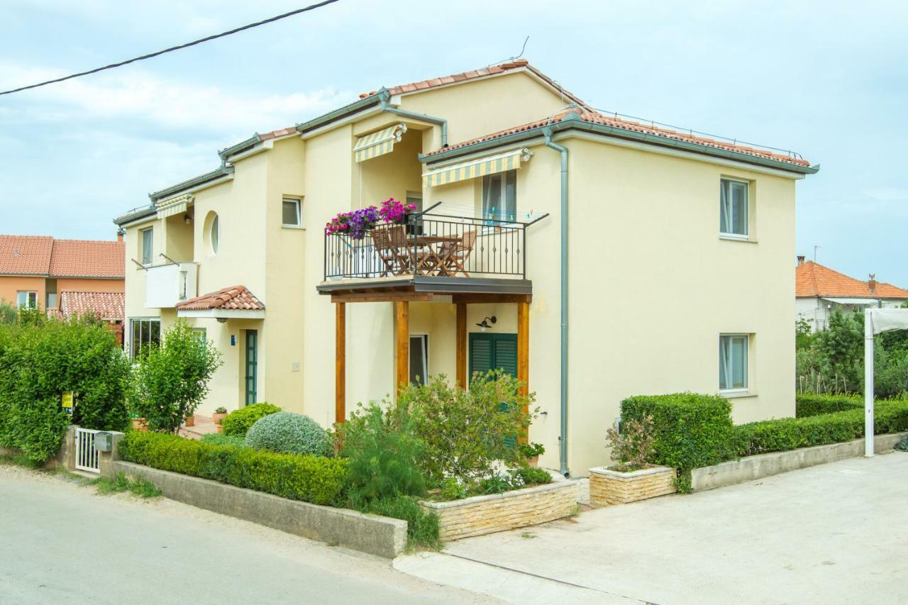 Apartments Emma Biograd Na Moru Exterior photo
