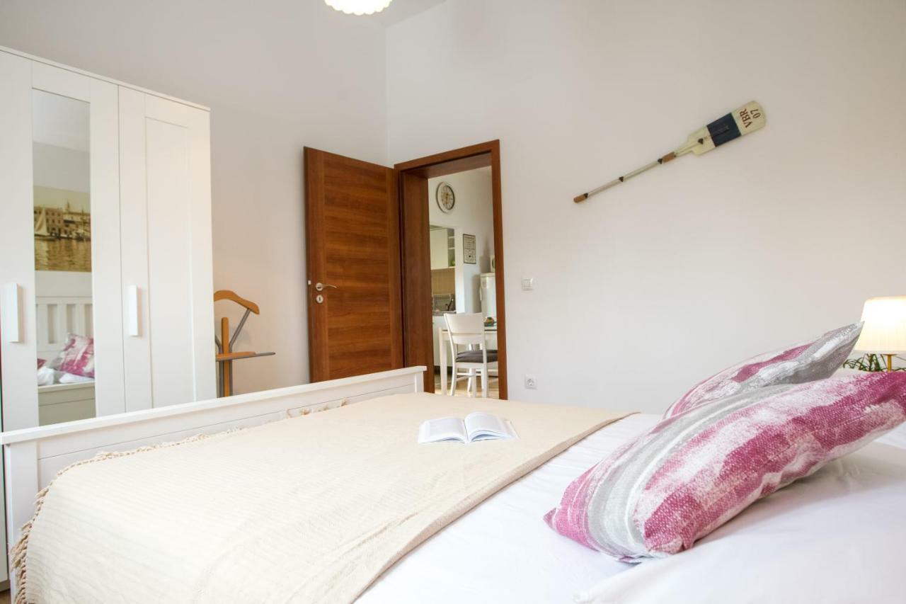 Apartments Emma Biograd Na Moru Exterior photo